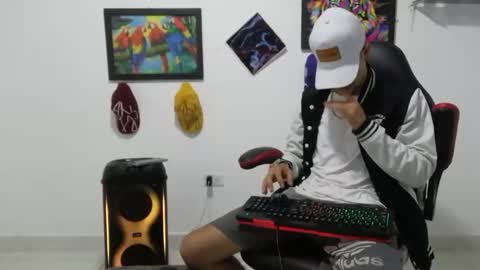 Snapshot of liam_andres12 chatting on 11/30/25, 10:47 Andres online show from 11/30/25, 10:47