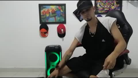 Snapshot of liam_andres12 chatting on 12/14/25, 10:58 Andres online show from 12/14/25, 10:58