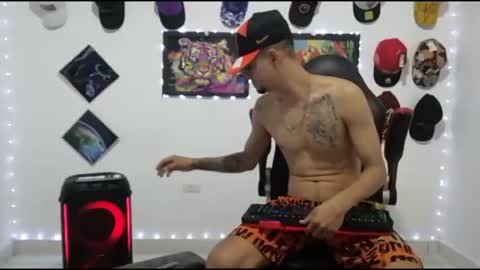 Snapshot of liam_andres12 chatting on 12/15/25, 10:58 Andres online show from 12/15/25, 10:58