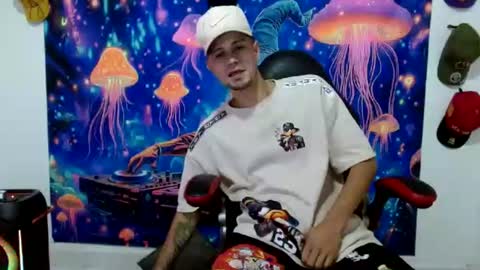 Snapshot of liam_andres12 chatting on 07/15/26, 09:53 Andres online show from 07/15/26, 09:53