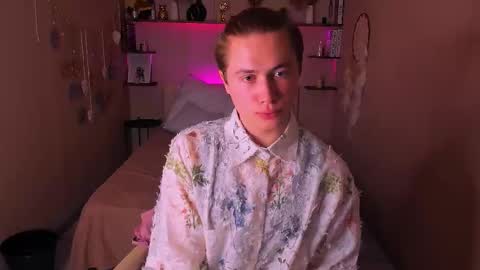 Snapshot of liam_crown chatting on 11/13/25, 11:20 Liam online show from 11/13/25, 11:20