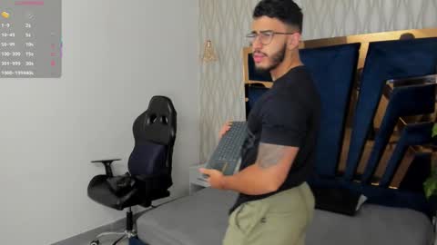 LIAM KLEIN online show from 12/02/25, 11:15