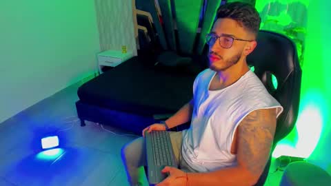 LIAM KLEIN online show from 12/18/25, 11:16