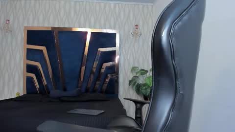 LIAM KLEIN online show from 02/15/26, 08:27