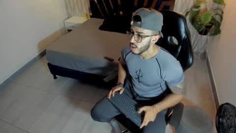 LIAM KLEIN online show from 03/25/26, 11:16