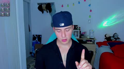 Snapshot of liam_oficial chatting on 01/21/25, 04:32 liam online show from 01/21/25, 04:32