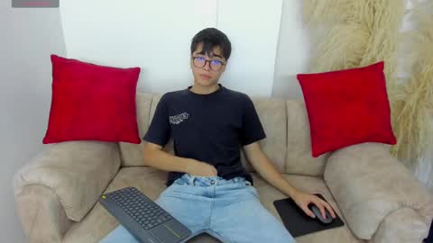 Snapshot of liam_orion chatting on 03/08/25, 08:25 LIAM online show from 03/08/25, 08:25