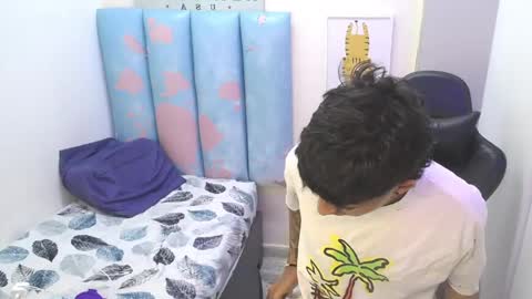 Snapshot of liam_play chatting on 05/31/26, 08:32 LIAM online show from 05/31/26, 08:32