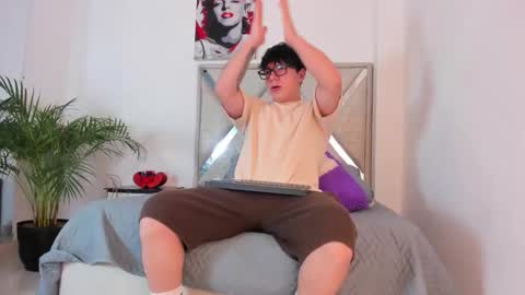 Call me Lian online show from 03/16/26, 12:09