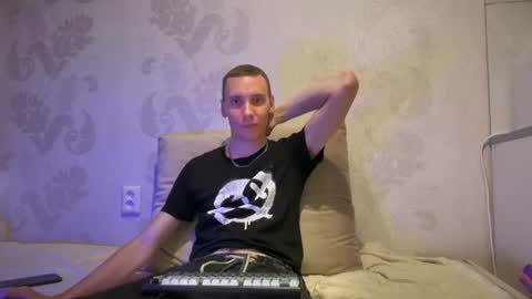 Snapshot of liam_shadow chatting on 07/14/26, 04:23 Liam Shadow online show from 07/14/26, 04:23