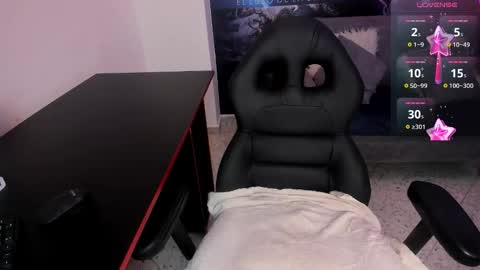 Lia online show from 11/30/25, 05:06