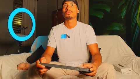 Snapshot of liambyrne chatting on 12/18/25, 04:18 Liam Byrne online show from 12/18/25, 04:18