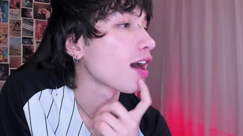 Liam online show from 01/19/25, 05:05