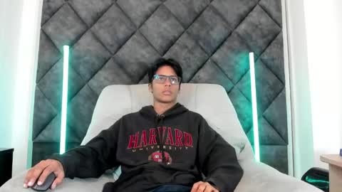 Snapshot of liamkron chatting on 05/11/26, 11:16 Liam twink big dick online show from 05/11/26, 11:16