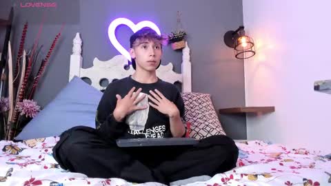 Snapshot of liaml_18_ chatting on 09/08/25, 02:16 liaml_18_ online show from 09/08/25, 02:16