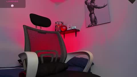 Snapshot of liamreigns_ chatting on 11/11/25, 10:10 liam online show from 11/11/25, 10:10