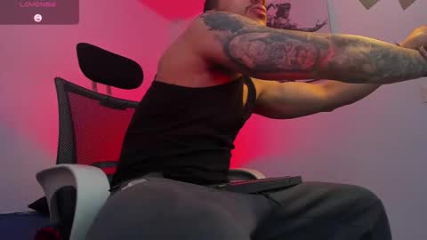 Snapshot of liamreigns_ chatting on 11/21/25, 11:20 liam online show from 11/21/25, 11:20