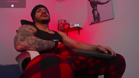 Snapshot of liamreigns_ chatting on 11/28/25, 11:35 liam online show from 11/28/25, 11:35