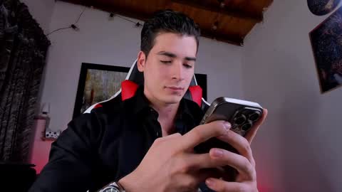 Snapshot of liamwyatt_ chatting on 01/01/25, 03:02 liamwyatt_ online show from 01/01/25, 03:02