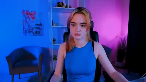 Snapshot of liana_kisses chatting on 02/12/25, 04:44 Little Liana online show from 02/12/25, 04:44