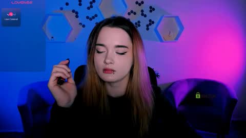 Snapshot of liana_kisses chatting on 11/28/25, 08:00 Little Liana online show from 11/28/25, 08:00