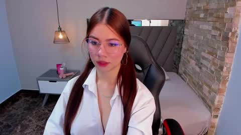 Snapshot of lianeumann chatting on 12/14/24, 07:46 LIANE online show from 12/14/24, 07:46