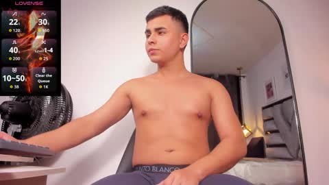 Snapshot of lianfox_ chatting on 05/11/26, 12:44 lianfox_ online show from 05/11/26, 12:44