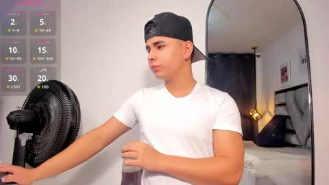 Snapshot of lianfox_ chatting on 05/14/26, 12:23 lianfox_ online show from 05/14/26, 12:23