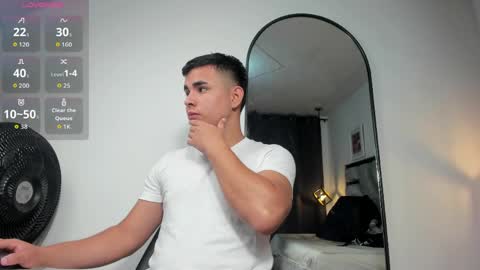 Snapshot of lianfox_ chatting on 05/18/26, 12:44 lianfox_ online show from 05/18/26, 12:44