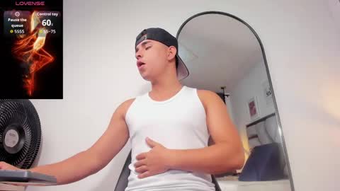 Snapshot of lianfox_ chatting on 05/19/26, 12:33 lianfox_ online show from 05/19/26, 12:33