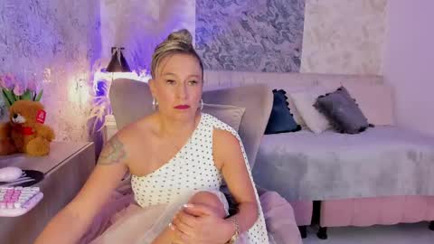 Lian online show from 05/15/26, 08:05