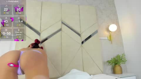 liavelez_ online show from 04/15/26, 02:24