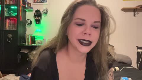 Snapshot of libbydeetzxxx chatting on 12/12/24, 10:13 Libby Deetz online show from 12/12/24, 10:13