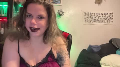 Snapshot of libbydeetzxxx chatting on 12/17/24, 01:16 Libby Deetz online show from 12/17/24, 01:16