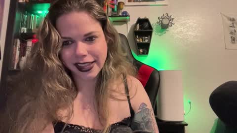 Snapshot of libbydeetzxxx chatting on 12/19/24, 02:02 Libby Deetz online show from 12/19/24, 02:02