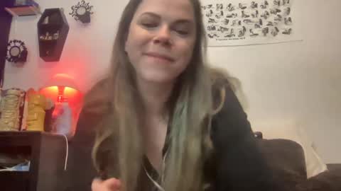 Snapshot of libbydeetzxxx chatting on 02/07/25, 11:01 Libby Deetz online show from 02/07/25, 11:01
