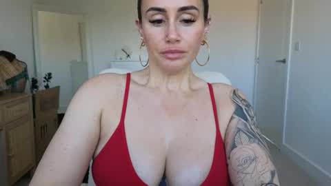 Snapshot of libbyloveheartx chatting on 04/23/26, 12:29 Libby online show from 04/23/26, 12:29