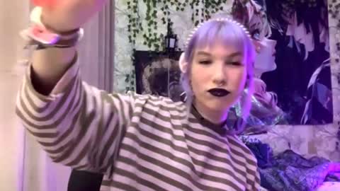 Lola online show from 09/19/25, 07:03