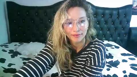 Snapshot of licethf00x chatting on 09/18/25, 08:00 licethf00x online show from 09/18/25, 08:00