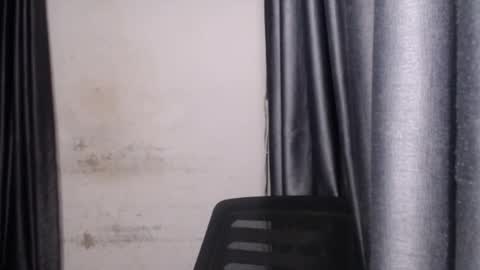 Snapshot of lick_pussyjuice chatting on 02/06/25, 02:11 kimani online show from 02/06/25, 02:11