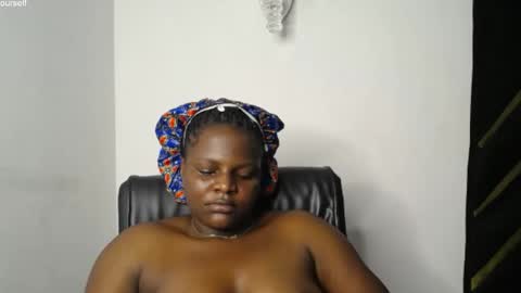 Snapshot of lick_pussyjuice chatting on 02/13/25, 12:11 kimani online show from 02/13/25, 12:11