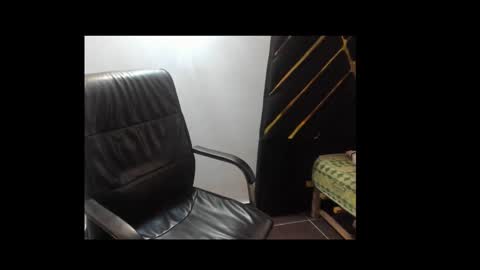 Snapshot of lick_pussyjuice chatting on 02/17/25, 04:53 kimani online show from 02/17/25, 04:53