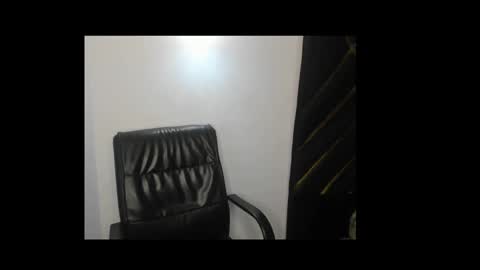 Snapshot of lick_pussyjuice chatting on 02/17/25, 07:58 kimani online show from 02/17/25, 07:58