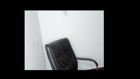 Snapshot of lick_pussyjuice chatting on 02/23/25, 02:40 kimani online show from 02/23/25, 02:40