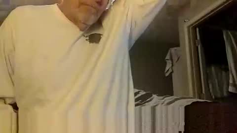 Snapshot of lie2ne chatting on 11/18/25, 02:50 lie2ne online show from 11/18/25, 02:50