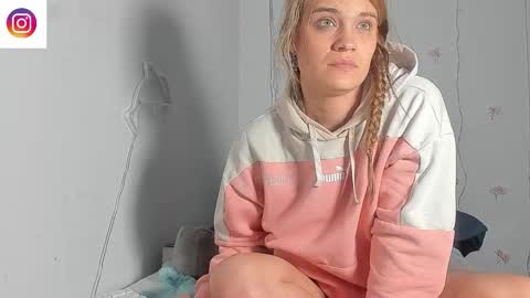 Snapshot of liebesophie chatting on 02/20/26, 08:53 Sophie online show from 02/20/26, 08:53