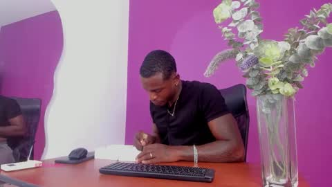 Snapshot of lievelinng chatting on 09/19/25, 12:17 lievelinng online show from 09/19/25, 12:17