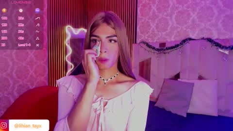 Snapshot of lihian_tay chatting on 12/22/25, 03:47 LIHIAN online show from 12/22/25, 03:47