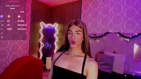 Snapshot of lihian_tay chatting on 12/23/25, 03:26 LIHIAN online show from 12/23/25, 03:26