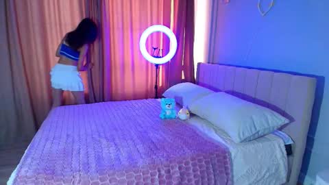 Lihn Pham online show from 11/23/25, 03:28